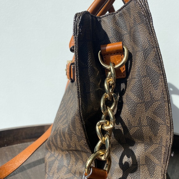 Michael Kors Hamilton Canvas Exterior Handbag - Picture 9 of 9